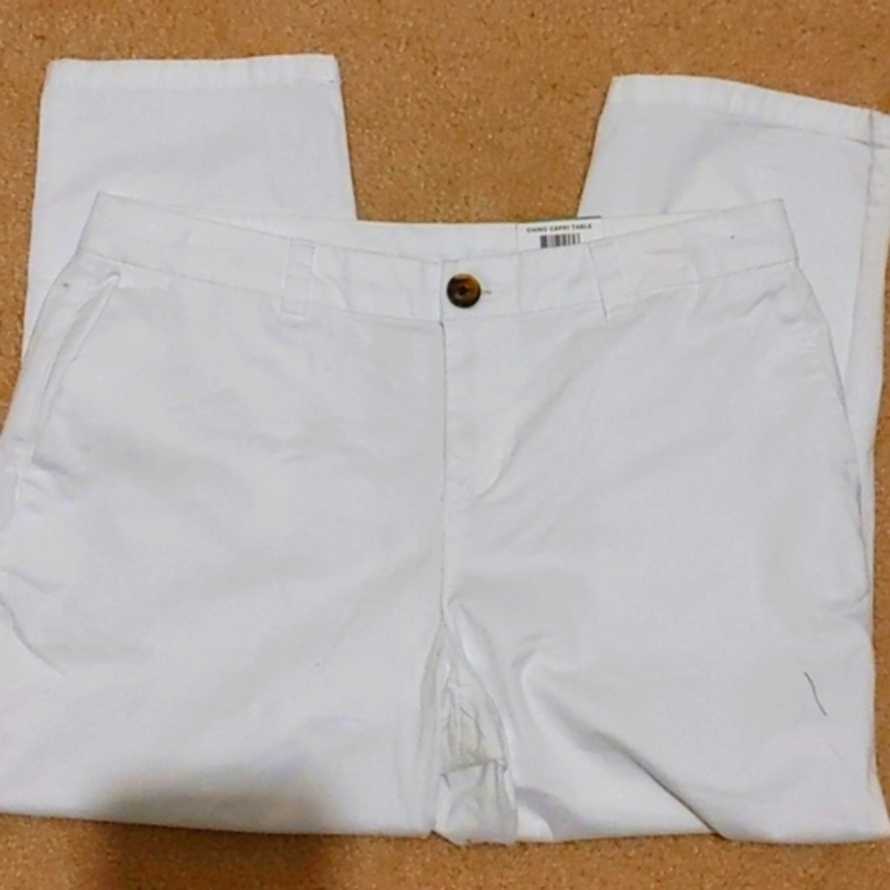 Classic fit white Chino Capri pants